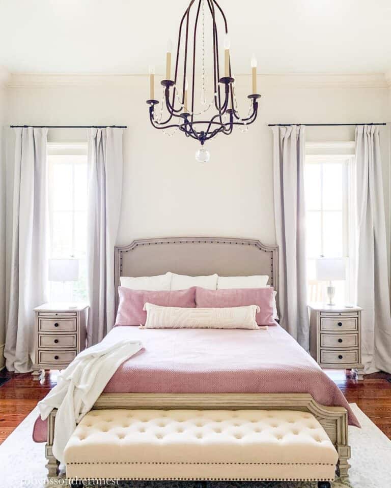 31 Farmhouse Bedroom Curtains for Creating a Beautiful Sleeping Space