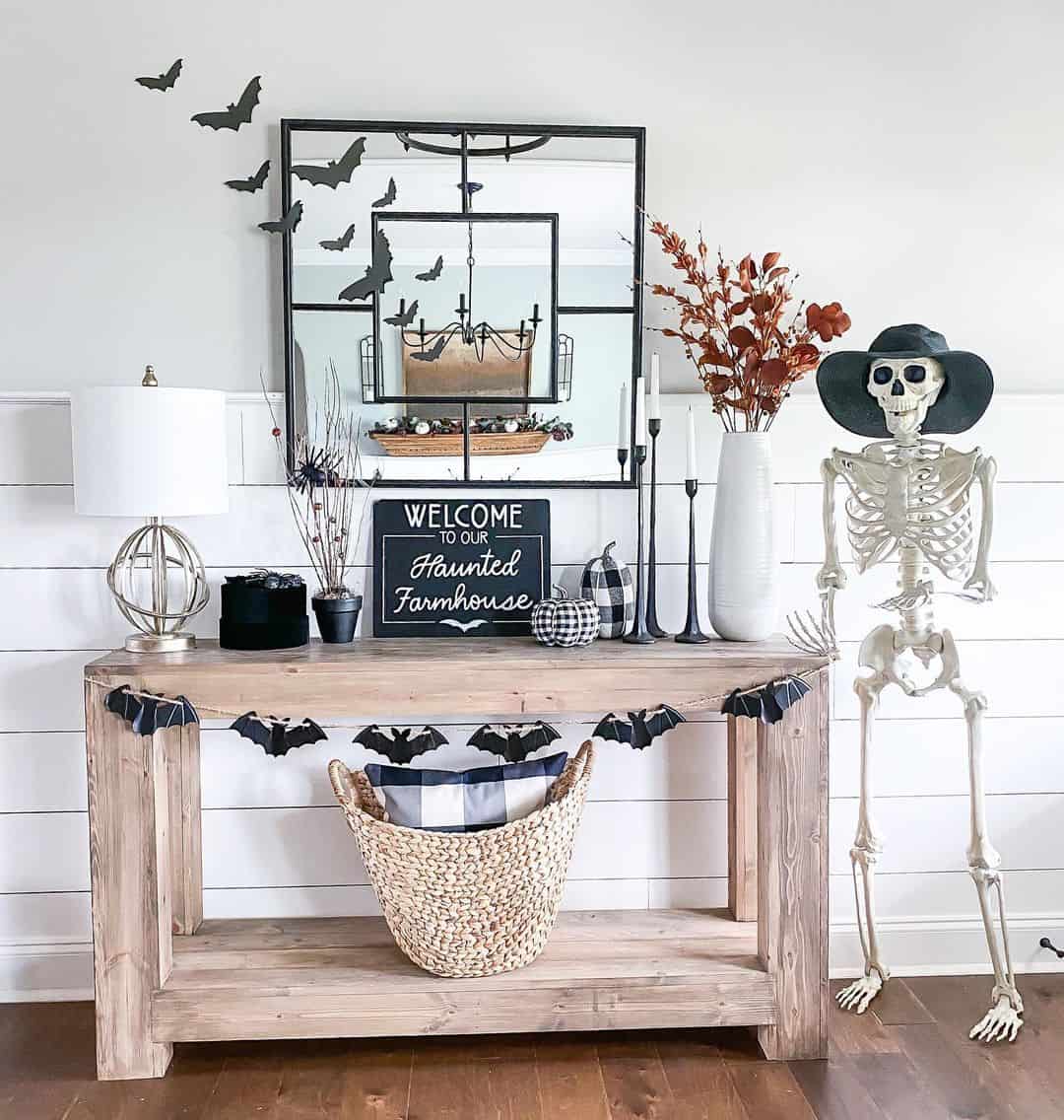 33 Spooky-Chic Halloween Side Table Decor to Amuse Guests