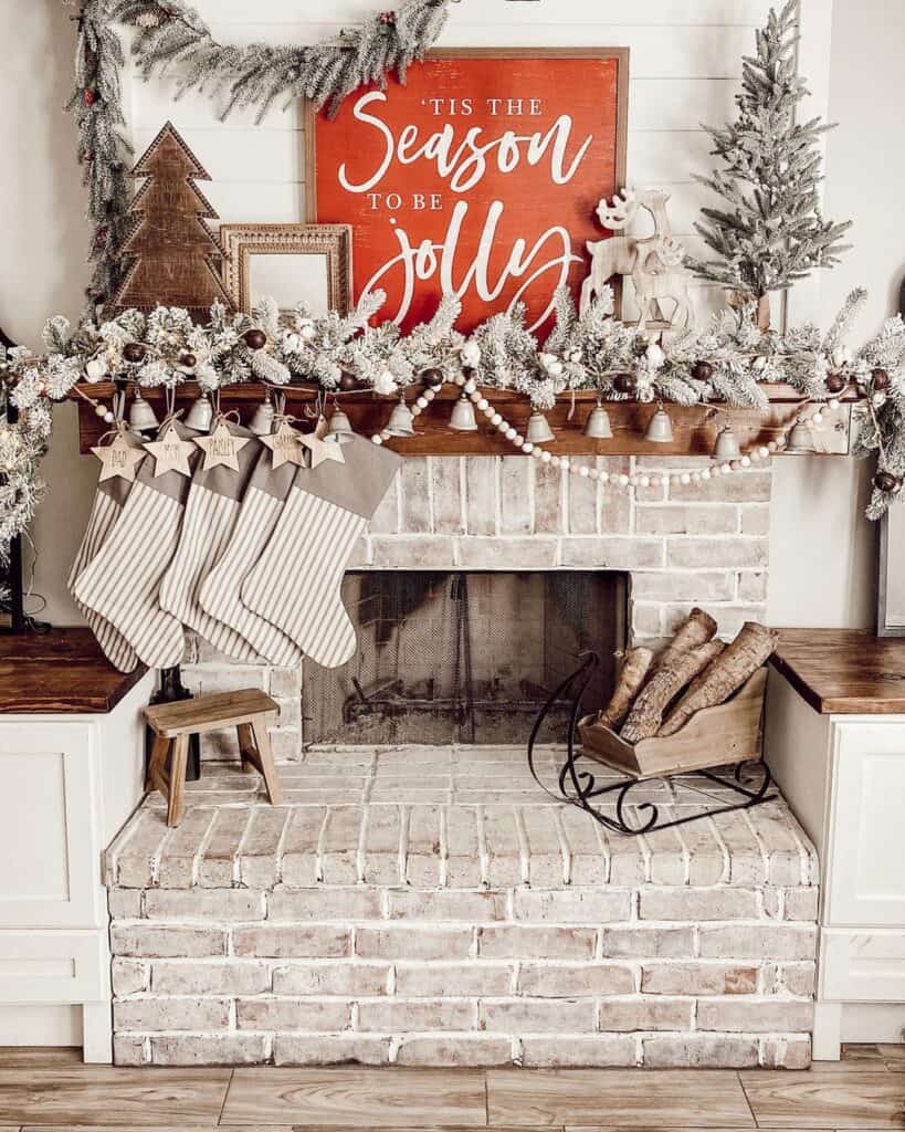 Fireplace Christmas Décor Ideas