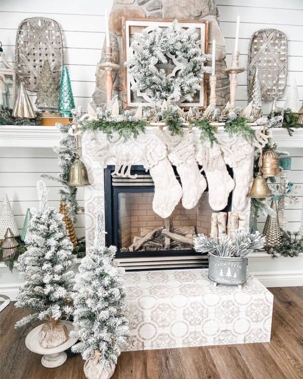40 Fireplace Christmas Décor Ideas for the Holiday Season