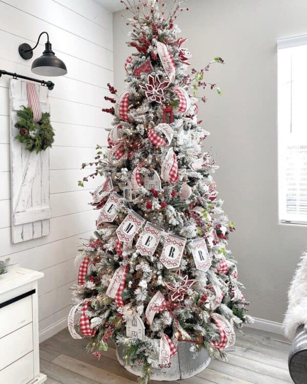 34 Red and White Christmas Décor Ideas That Will Knock Santa's Socks Off!