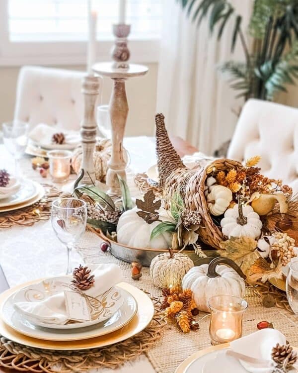 29 Farmhouse Table Centerpieces to Display All Year