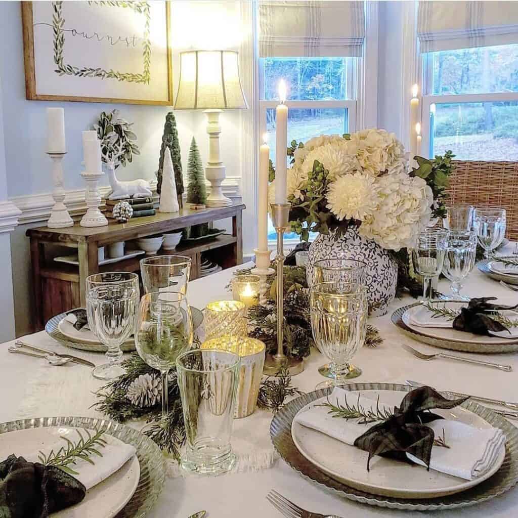 Easy Christmas Table Decorations and Settings for Holiday Cheer -  Farmhousehub