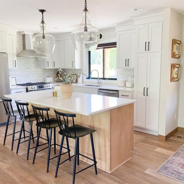 31 Modern Farmhouse Kitchen Islands Steeped in Character