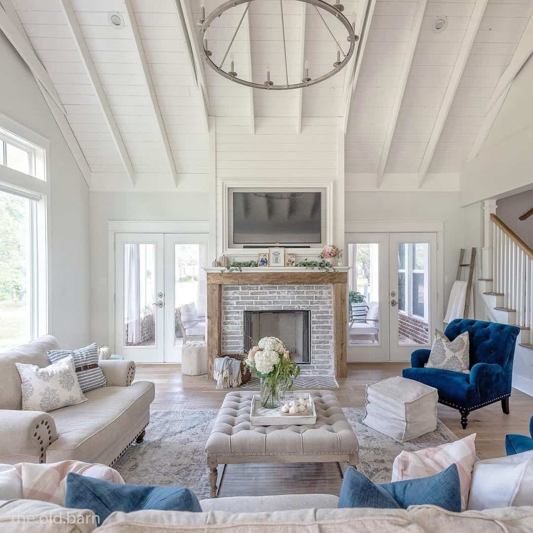 27 Wagon Wheel Chandeliers in Living Room to Blend Right in