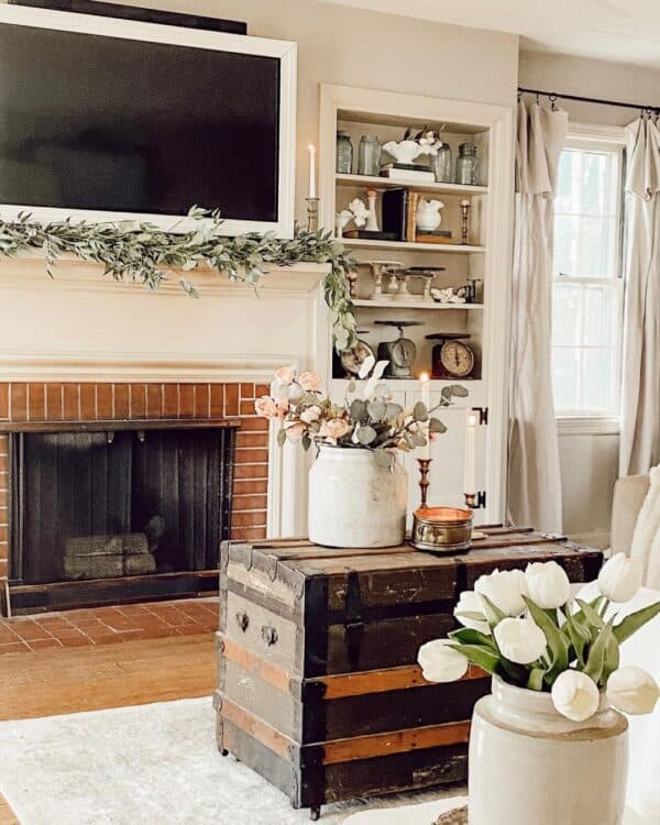 18 Elegant Farmhouse TV Over White Fireplace Ideas