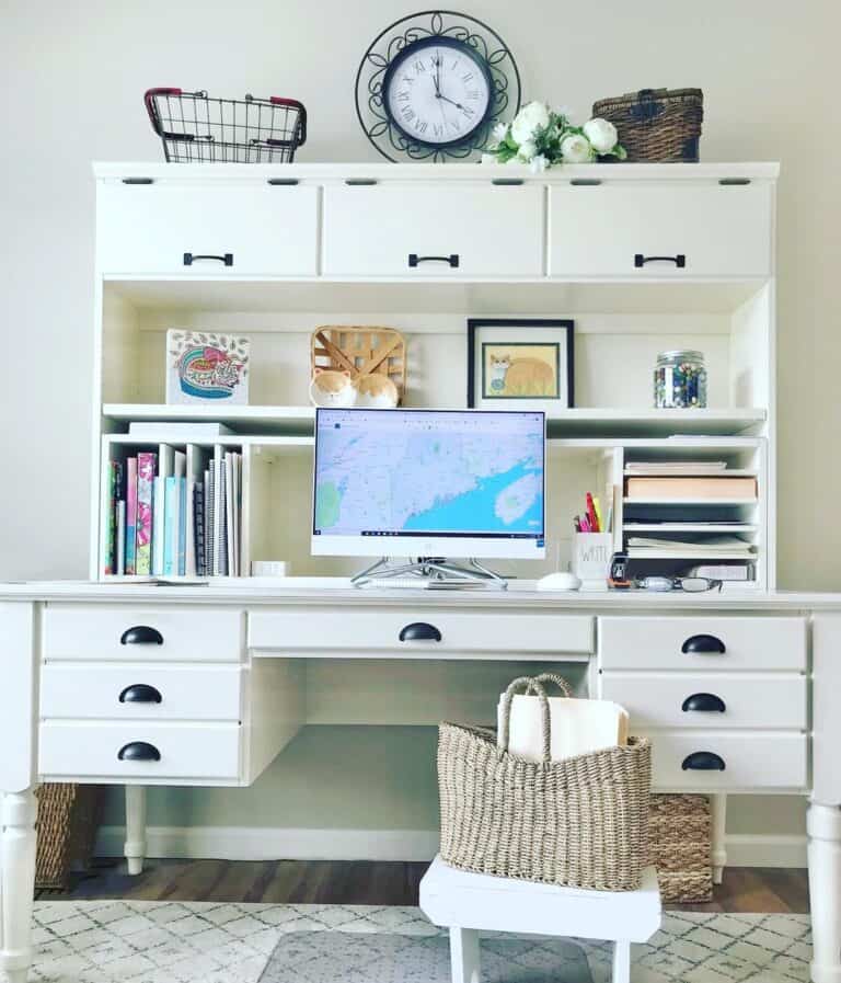 https://www.soulandlane.com/wp-content/uploads/2022/09/Modern-White-Desk-With-a-Shelving-Unit-and-Drawers-768x897.jpg