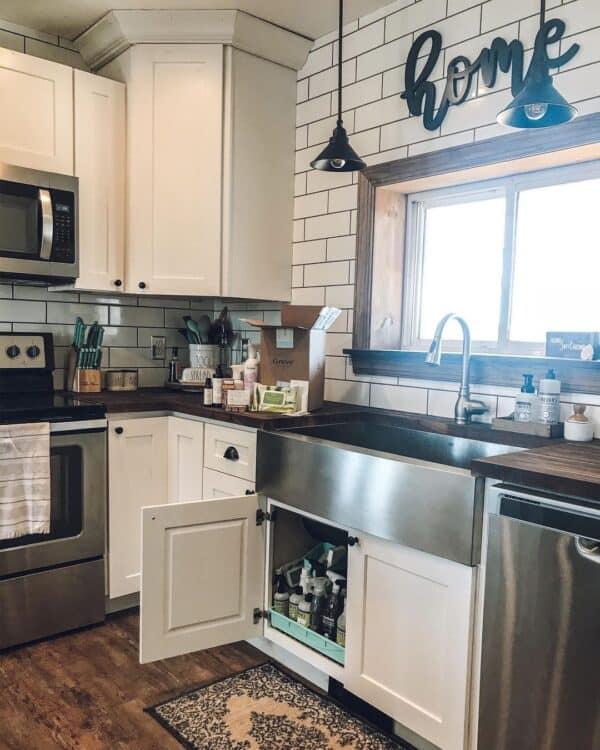 White Subway Tile With Black Grout Kitchen 600x750 