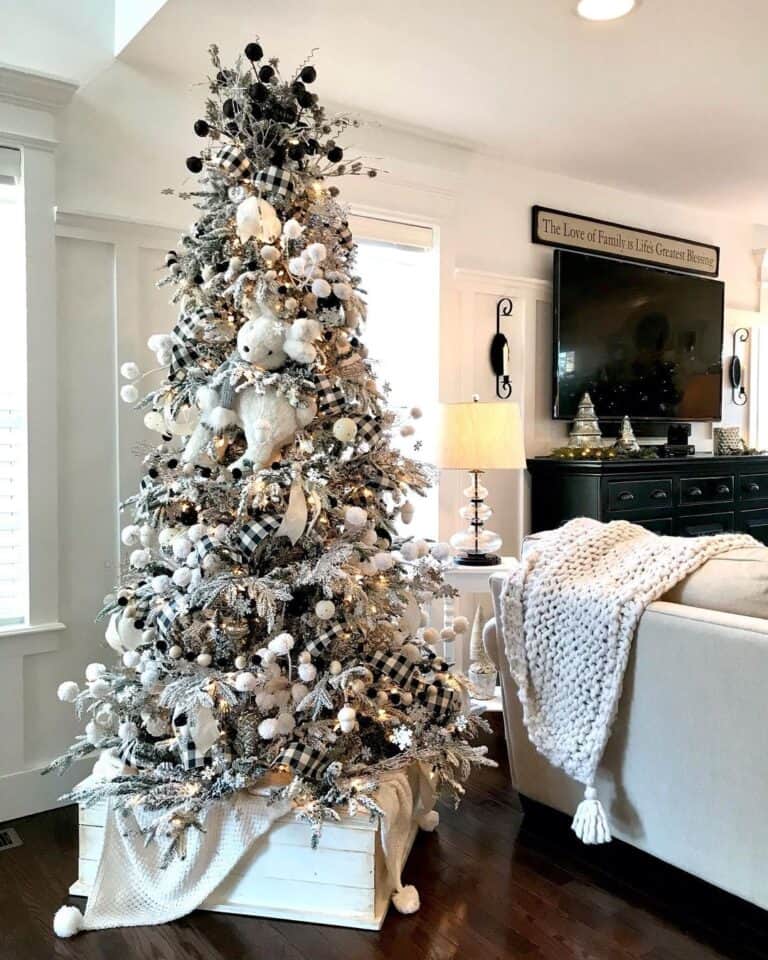 black and white christmas decorating ideas