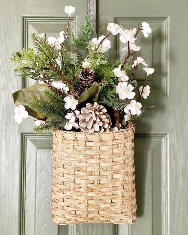 30 Charming Door Baskets for a Decorative Touch