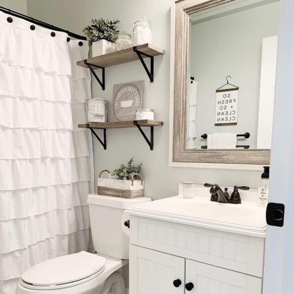 34 Bathroom Shelf Décor Ideas to Personalize Your Space