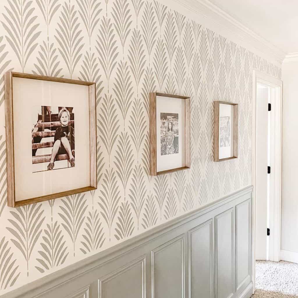 Wainscotting and wallpaper design  Tips and how to use it at home  Hello  Circus