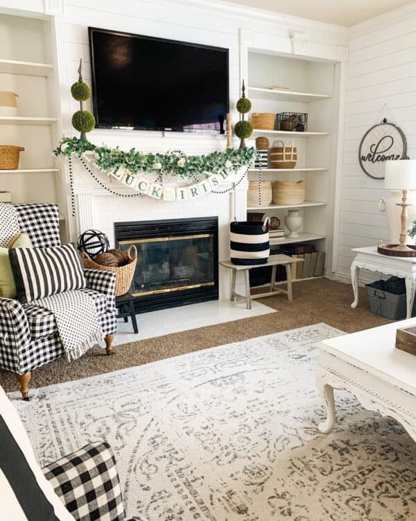 35 White Fireplace Mantel Ideas for a Stunning Focal Point