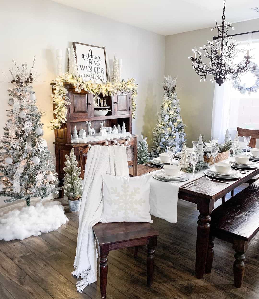 35 Christmas Dining Table Decor Ideas for Festive Cheer at Home