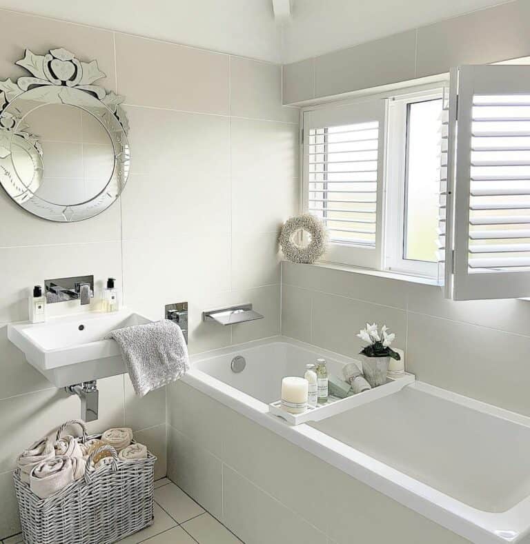 https://www.soulandlane.com/wp-content/uploads/2022/12/Adjustable-Modern-Bathroom-Window-Ideas-768x789.jpg