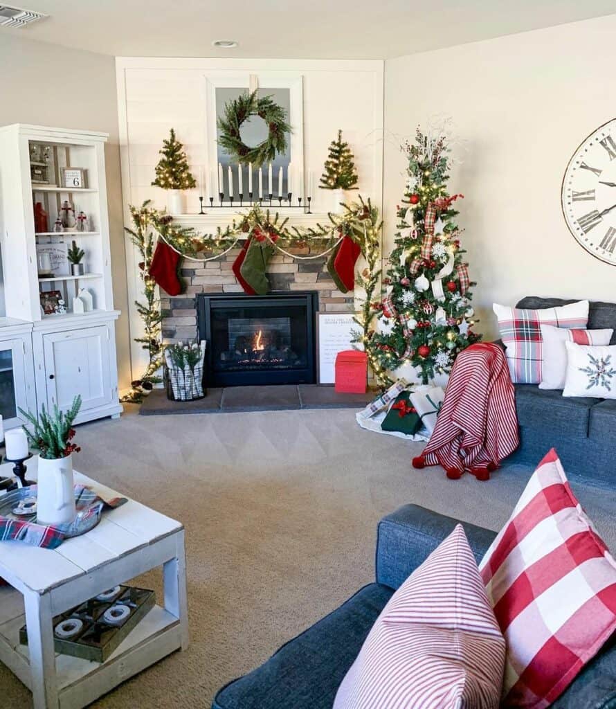 34 Beautiful White Tree Skirt Ideas to Try This Year
