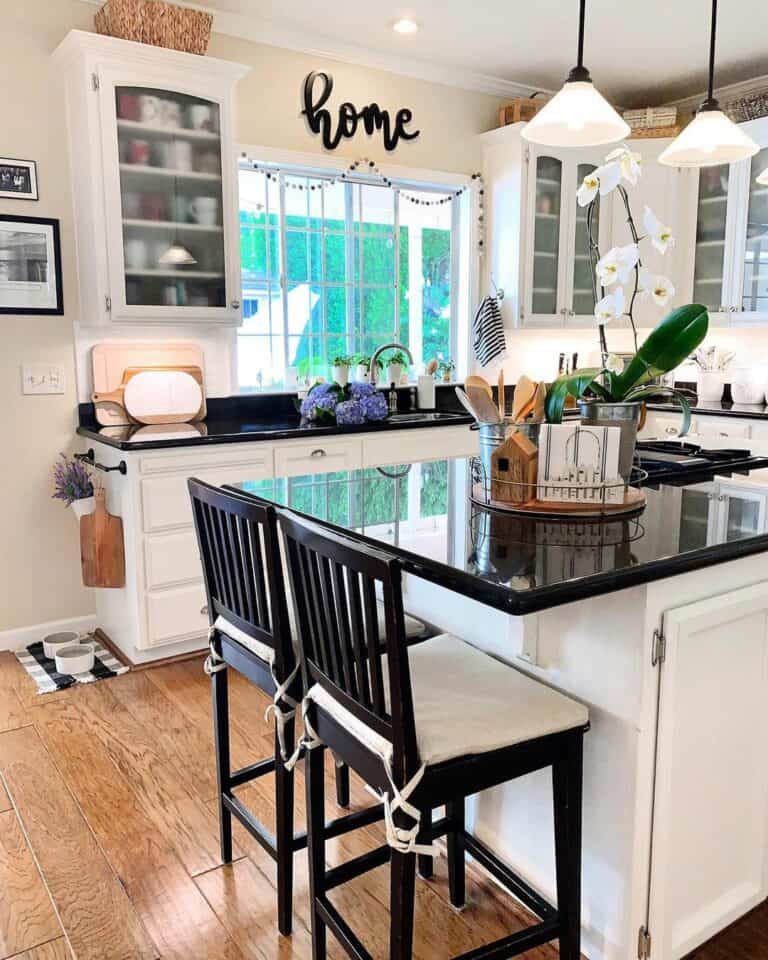 15 Buffalo Plaid Kitchen Décor Ideas To Highlight Your Style in 2023   Round wood dining table, Kitchen decor photos, Holiday kitchen decor