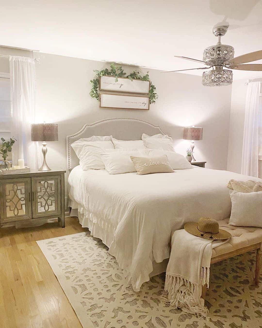 30 Charming Small Guest Bedroom Ideas for a Cozy Space