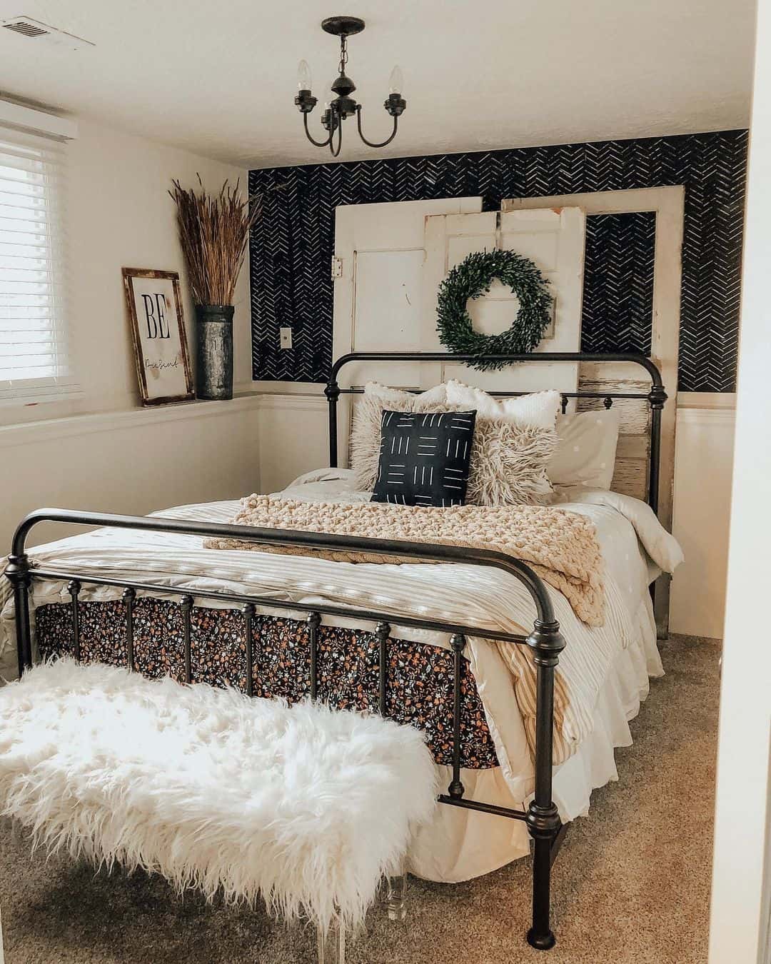 30 Charming Small Guest Bedroom Ideas for a Cozy Space