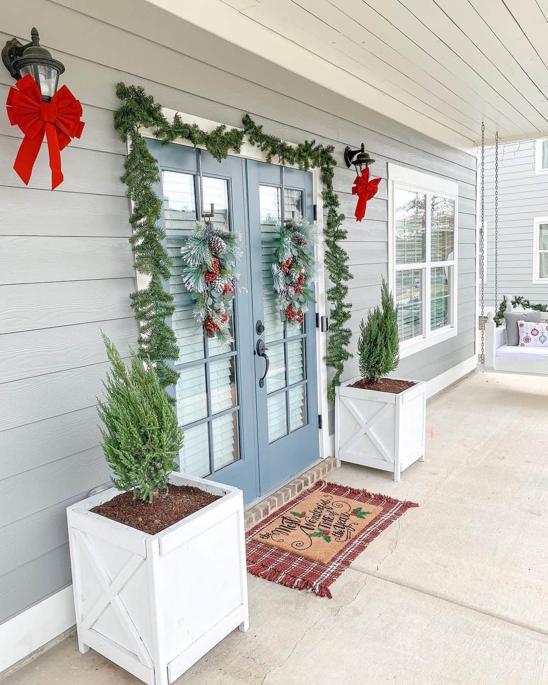 34 Christmas Front Door Decorations for a Festive Season