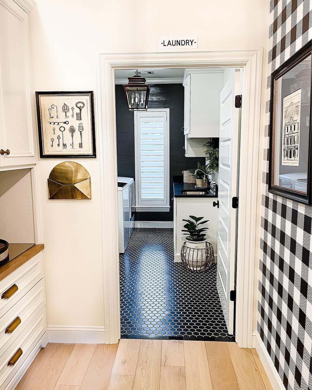 Retro Inspired Buffalo Plaid Black And White Wallpaper Laundry Room 
