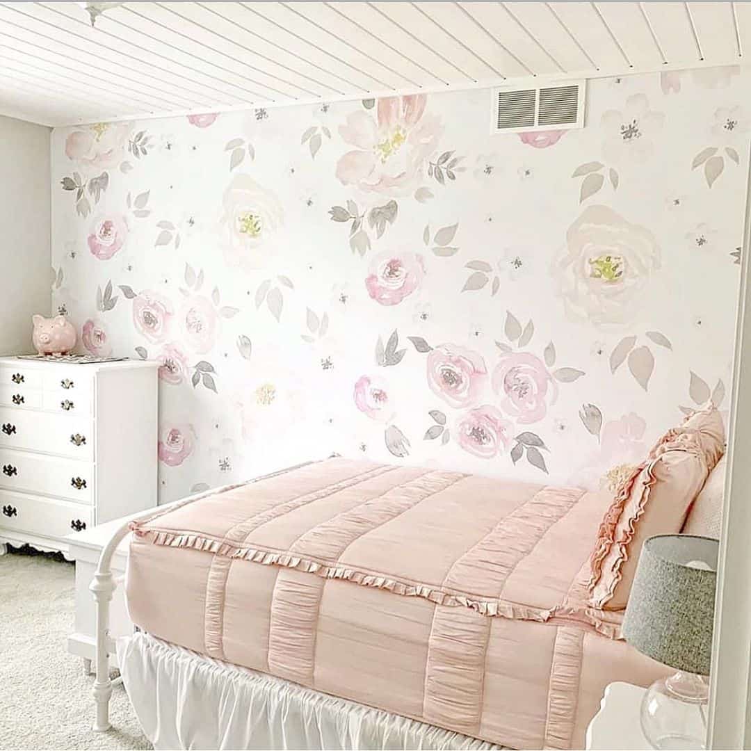 Cottage Flowers Wallpaper For A Pink Girls Bedroom 