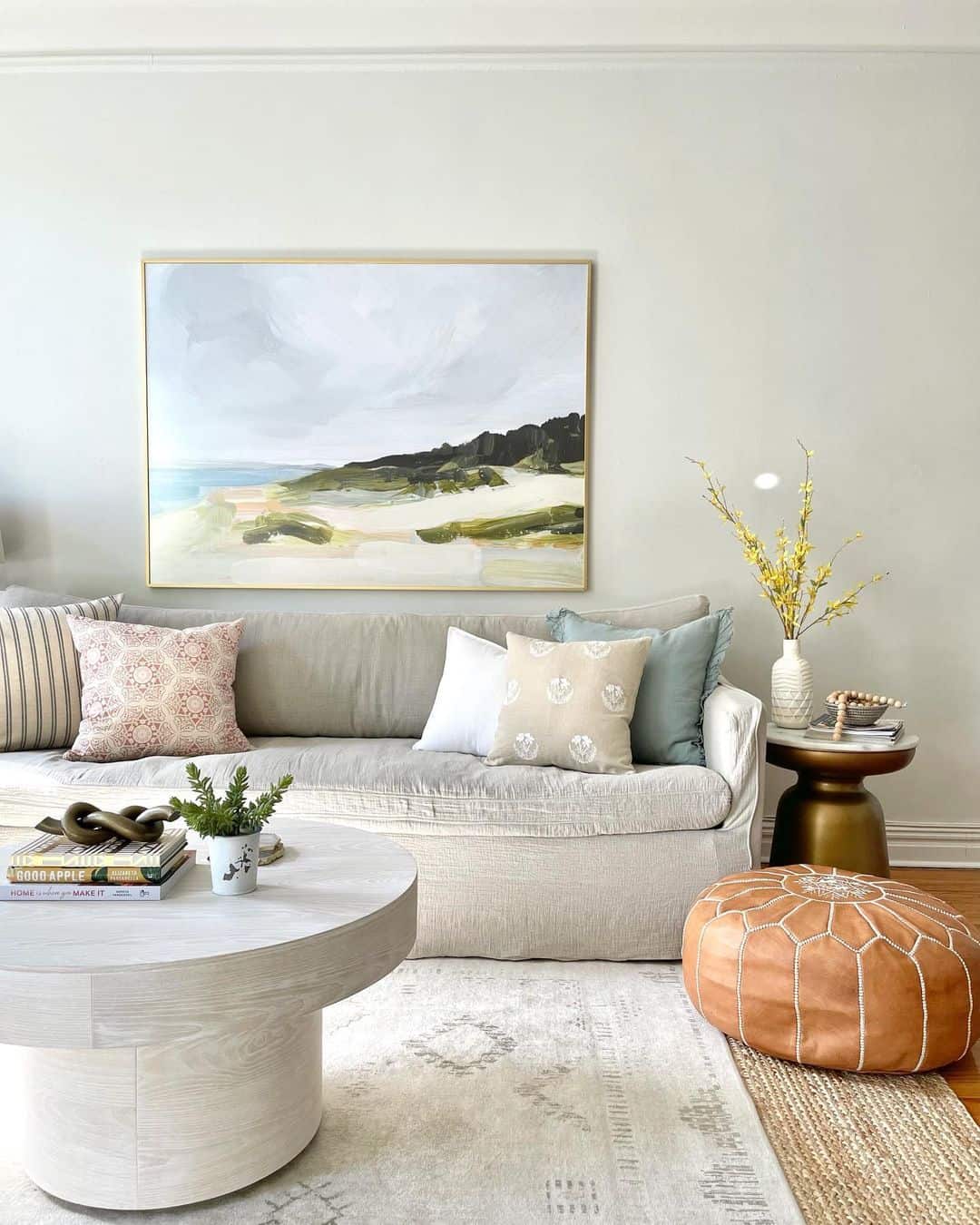 Chic Living Room With Modern Beach Décor - Soul & Lane