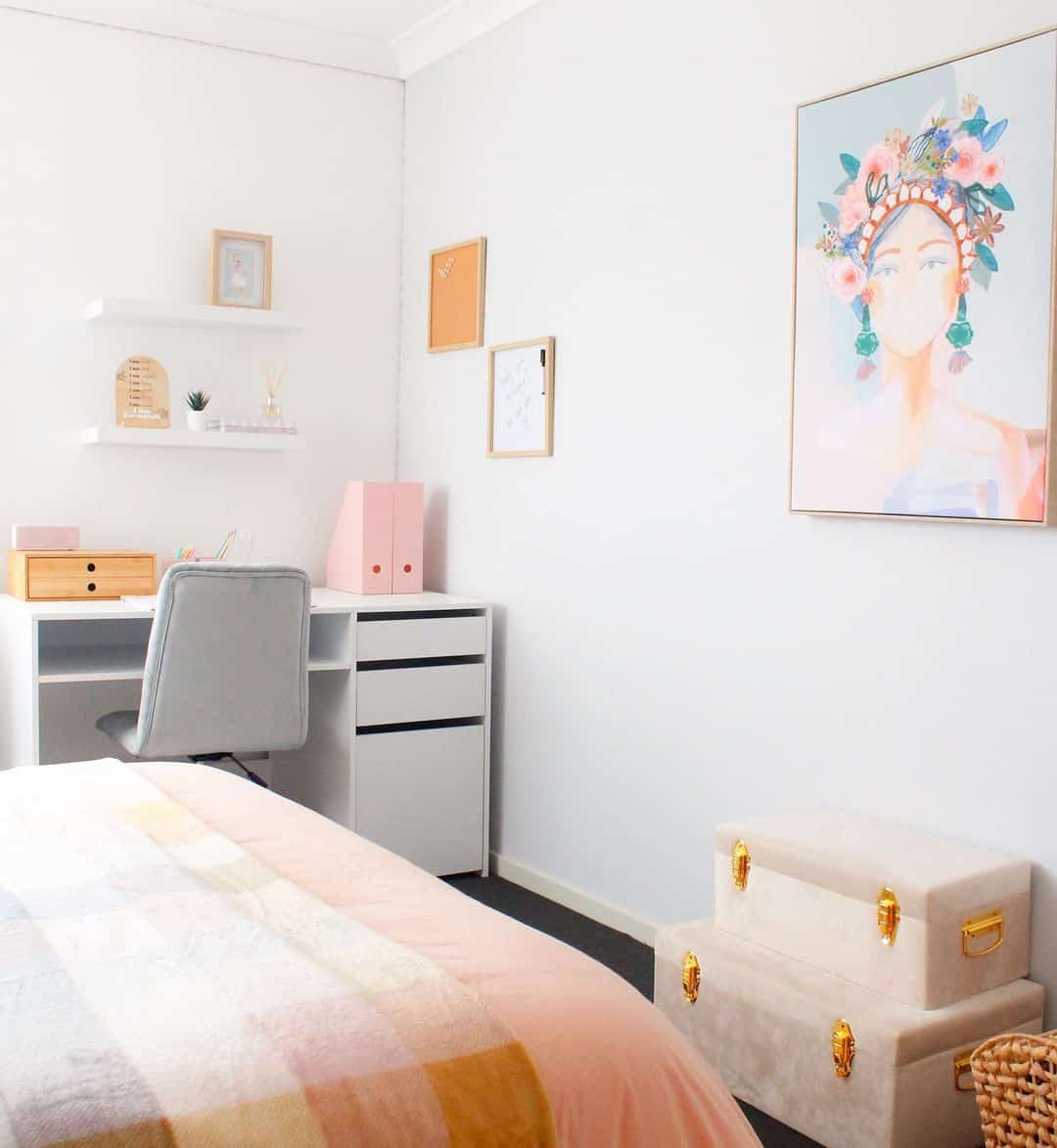 Girlsroom @our home [harten8]  Bedroom desk decor, White desk