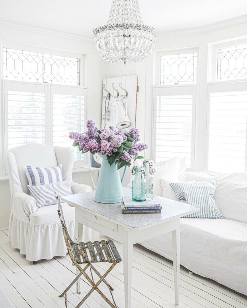 Charming Living Room With Elegant Decor - Soul & Lane